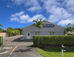 11430 Tamiami Trl E, Naples, FL à louer Photo de l’immeuble– Image 1 sur 9