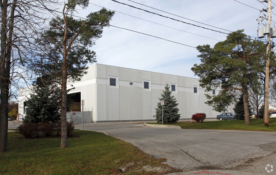 840 Cumberland Ave, Burlington, ON à louer - Photo de l’immeuble – Image 2 sur 17