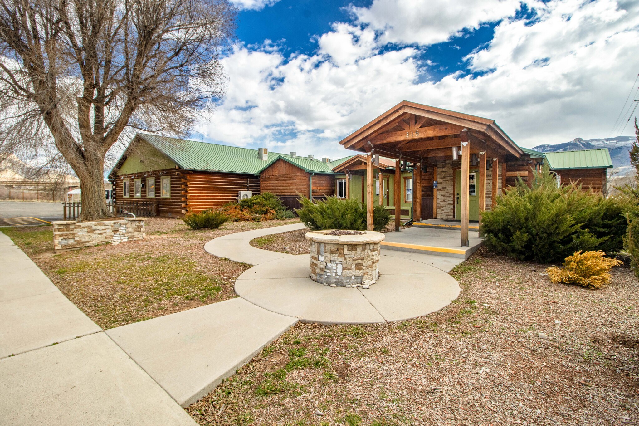 315 E 1st St, Parachute, CO à vendre Photo principale– Image 1 sur 21