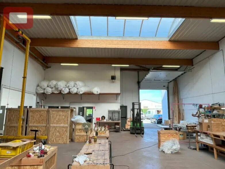 Bureau dans Décines-Charpieu à louer - Photo de l’immeuble – Image 2 sur 12