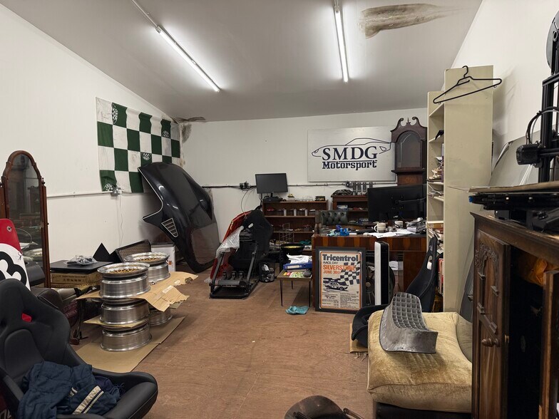 Units 13 &13b Ridge Farm, Horsham Rd, Dorking à louer - Photo de l’immeuble – Image 2 sur 7