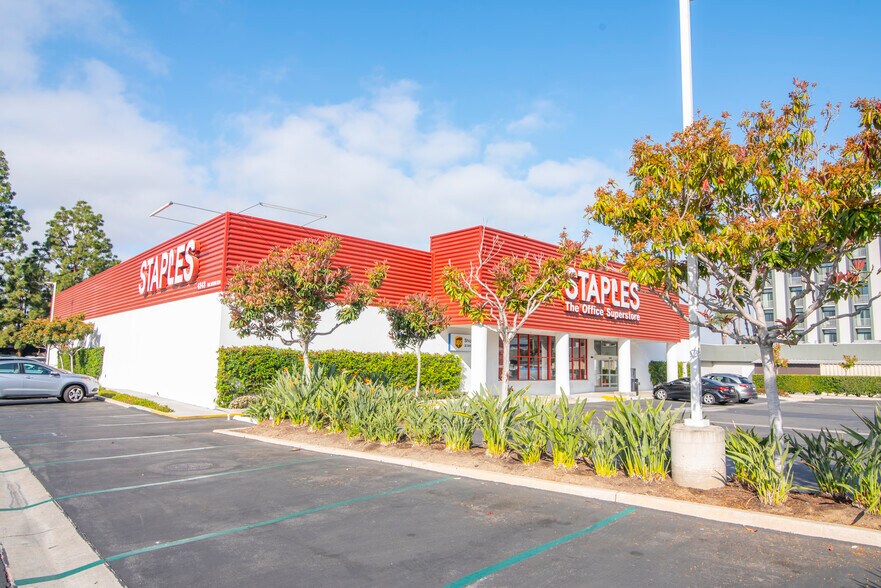 4343 Macarthur Blvd, Newport Beach, CA à vendre - Photo de l’immeuble – Image 2 sur 5