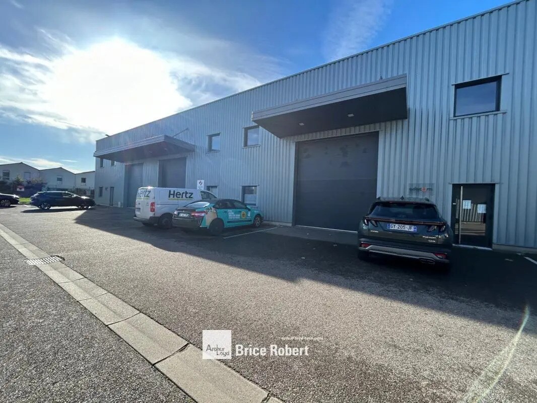 Bureau dans Saint-Priest à louer Photo de l’immeuble– Image 1 sur 12