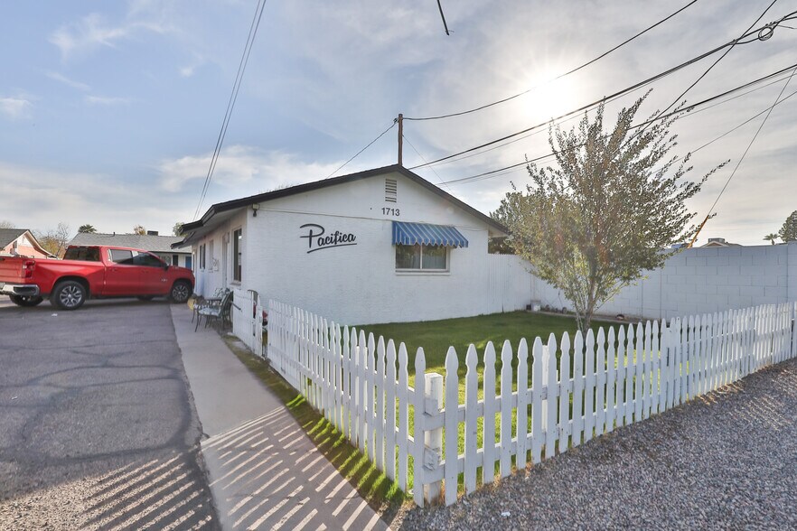 1713 N 31st Pl, Phoenix, AZ à vendre - Photo de l’immeuble – Image 1 sur 59
