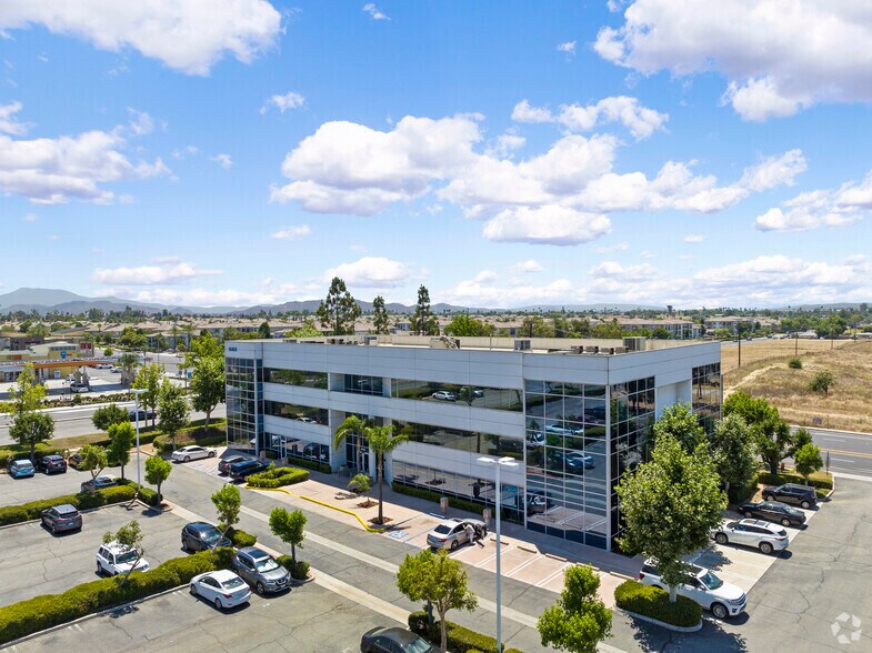 6485 Day St, Riverside, CA à louer - Aérien – Image 2 sur 5
