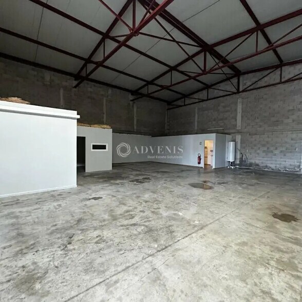 Local d'activités dans  à vendre - Photo intérieure – Image 2 sur 5