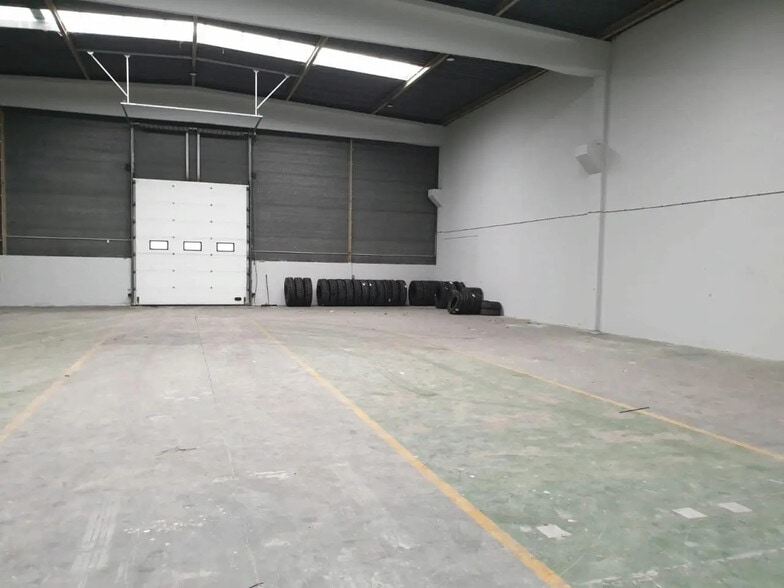 Local d’activités dans SAINT-OUEN-L'AUMONE à louer - Photo de l’immeuble – Image 1 sur 11