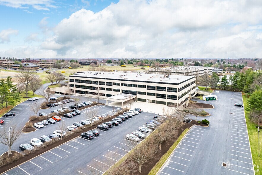 300 Sentry Pkwy E, Blue Bell, PA à louer - Aérien – Image 2 sur 4