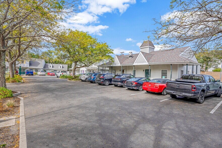 9 Sterlington Commons, Greenport, NY à vendre - Photo de l’immeuble – Image 3 sur 7