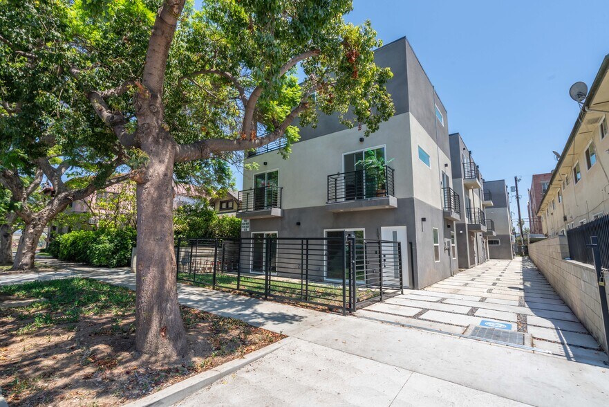1032-1038 N Oxford Ave, Los Angeles, CA à vendre - Photo de l’immeuble – Image 2 sur 21