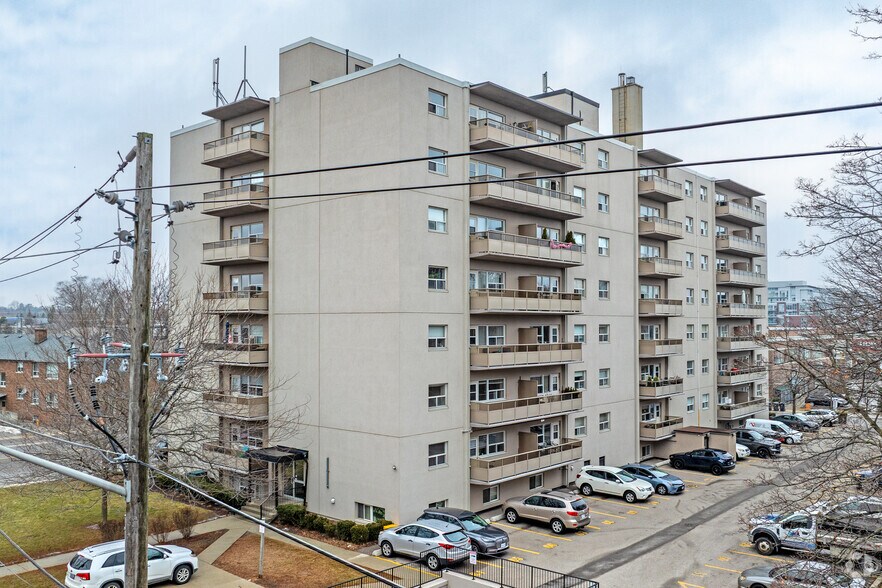 345 Lakeshore Rd W, Mississauga, ON à louer - Photo de l’immeuble – Image 2 sur 20