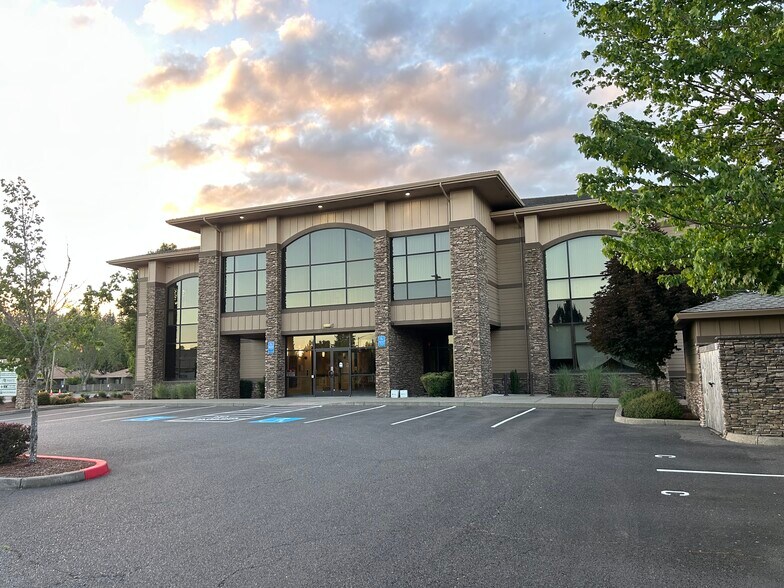 1174 NW Cornucopia St, Salem, OR à louer - Photo de l’immeuble – Image 3 sur 8