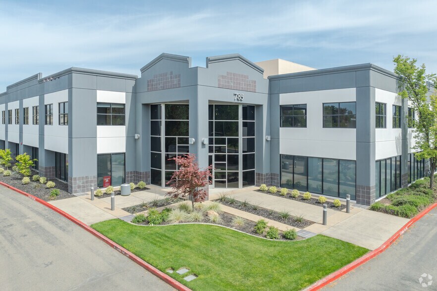 785 Orchard Dr, Folsom, CA à louer - Photo principale – Image 1 sur 31
