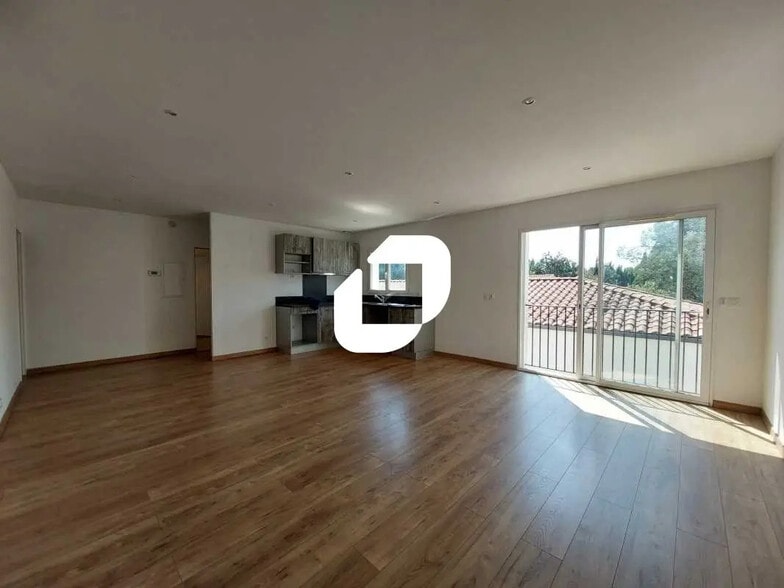 Bureau dans Lunel-Viel à louer - Photo intérieure – Image 2 sur 8