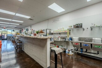 3145 E Chandler Blvd, Phoenix, AZ à louer Photo intérieure– Image 1 sur 5