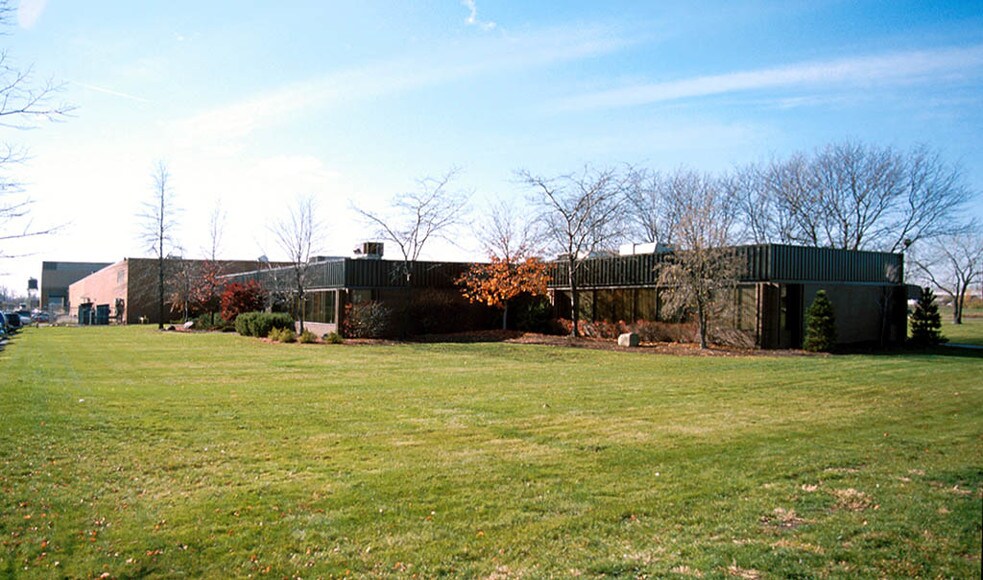 26300 Miles Rd, Bedford Heights, OH à louer - Photo de l’immeuble – Image 2 sur 8