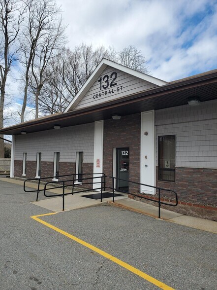 132 Central St, Foxborough, MA à louer - Photo de l’immeuble – Image 2 sur 10