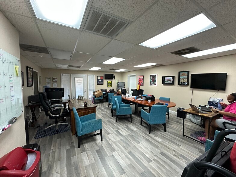 12343 Hymeadow Dr, Austin, TX à vendre - Photo de l’immeuble – Image 3 sur 17