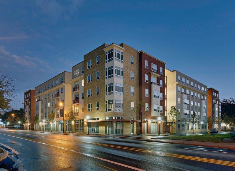 491 W University Ave, Gainesville, FL à louer - Photo principale – Image 1 sur 5