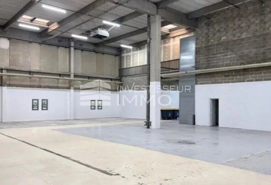 Local d’activités dans Sarcelles à louer - Photo de l’immeuble – Image 3 sur 5