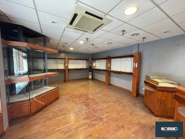 Local commercial dans Lille à louer - Photo de l’immeuble – Image 2 sur 7