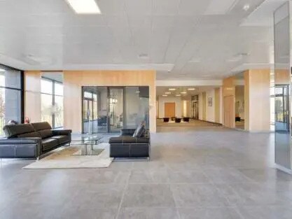 Bureau dans Jossigny à louer - Hall d’entrée – Image 3 sur 5