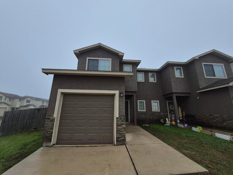 8710 Vista de Nubes, Converse, TX à vendre - Photo de l’immeuble – Image 1 sur 37