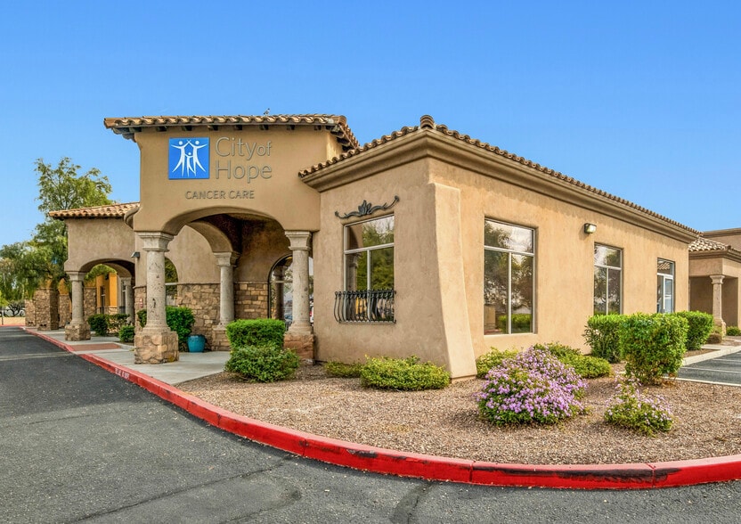 2925 W Rose Garden Ln, Phoenix, AZ à vendre - Photo de l’immeuble – Image 2 sur 2