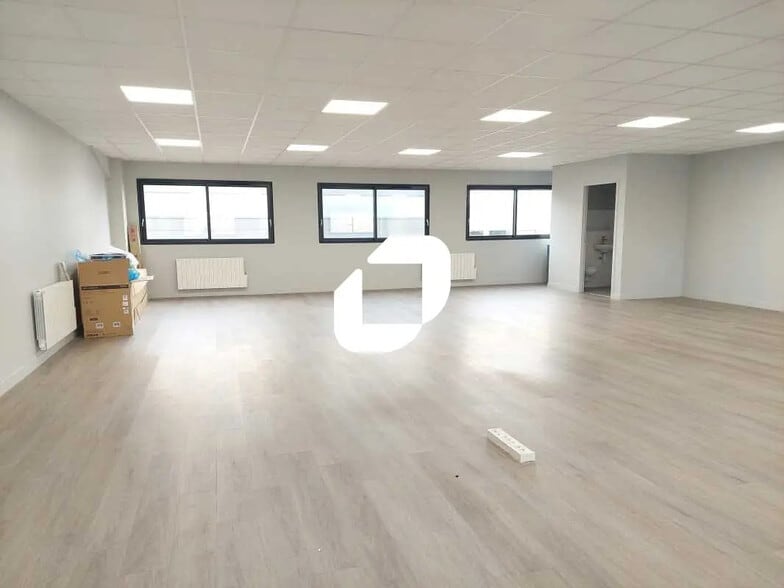 Local d’activités dans BOIS-D'ARCY à louer - Photo intérieure – Image 3 sur 7