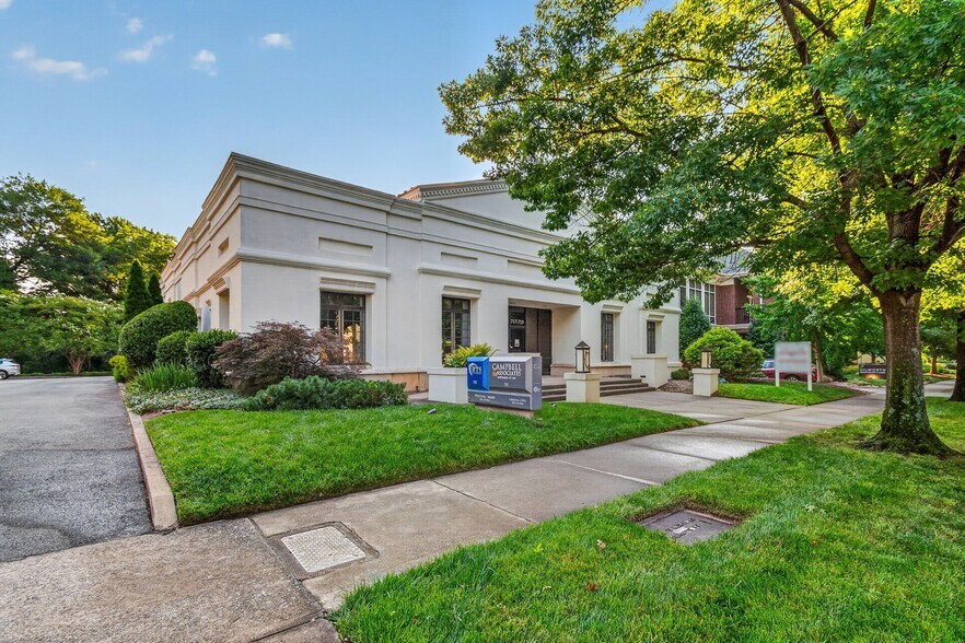 715-717 East Blvd, Charlotte, NC à vendre - Photo de l’immeuble – Image 2 sur 16