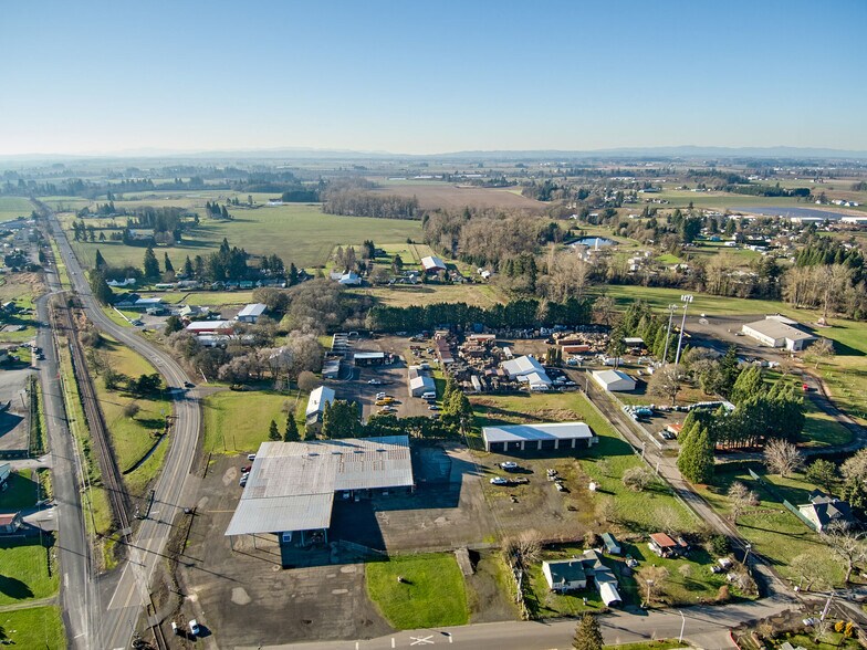 812 McClaine St, Silverton, OR à vendre - Photo de l’immeuble – Image 3 sur 64