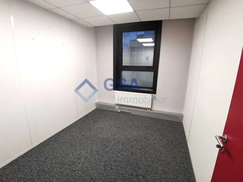 Bureau dans Évry-Courcouronnes à louer - Photo de l’immeuble – Image 3 sur 6