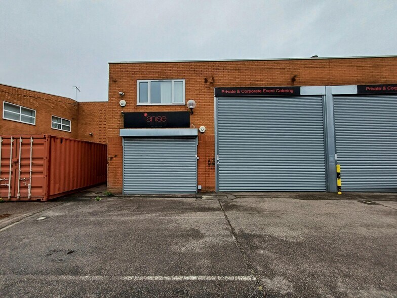 Rutherford Way, Crawley à louer - Photo de l’immeuble – Image 1 sur 23