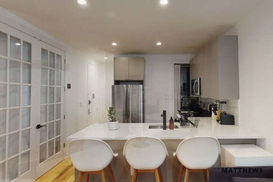 791 Onderdonk Ave, Ridgewood, NY à vendre - Photo de l’immeuble – Image 3 sur 7