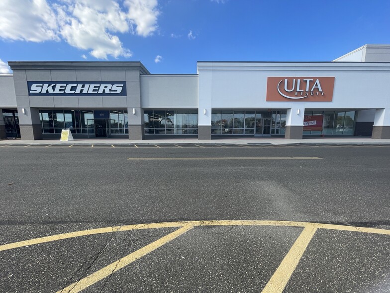 825-895 W Montauk Hwy, West Babylon, NY à louer - Photo de l’immeuble – Image 3 sur 9