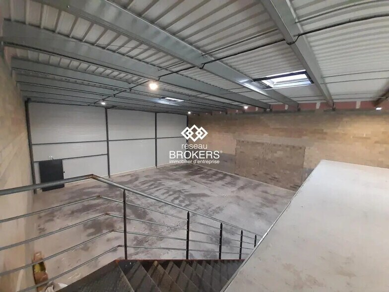 Local d’activités dans Saint-Jean-de-la-Ruelle à louer - Photo intérieure – Image 3 sur 8