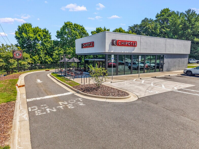 1051 Southpark Blvd, Winston-Salem, NC à vendre - Photo de l’immeuble – Image 2 sur 8