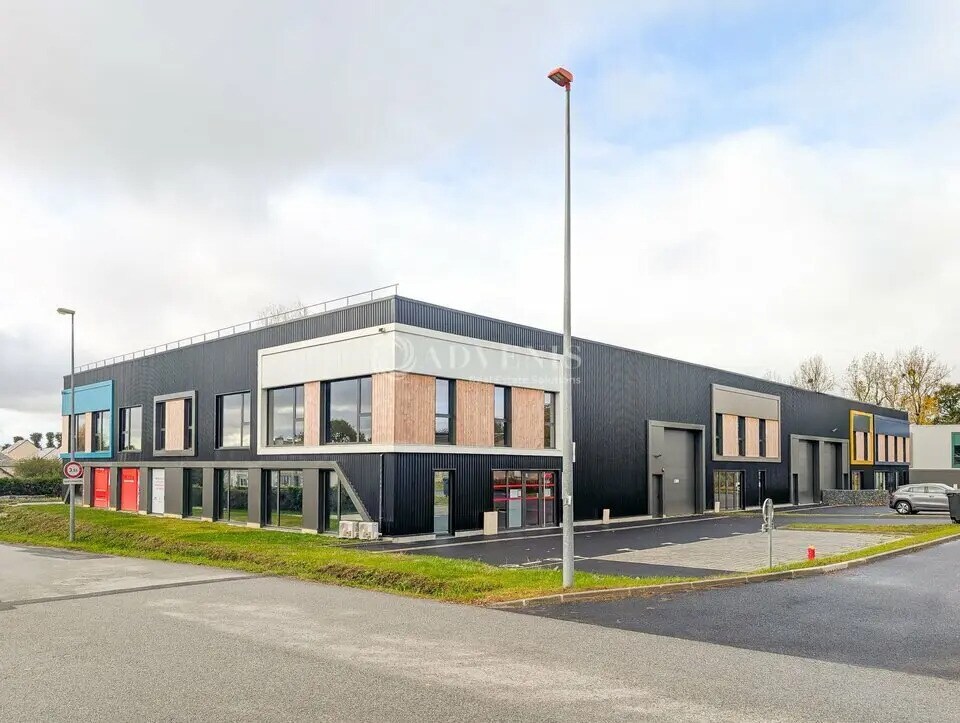 Local d'activités dans Montauban-de-Bretagne à vendre Photo de l’immeuble– Image 1 sur 7