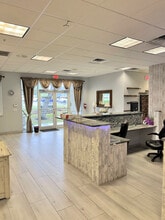 7385 Radio Rd, Naples, FL à louer Photo intérieure– Image 2 sur 3