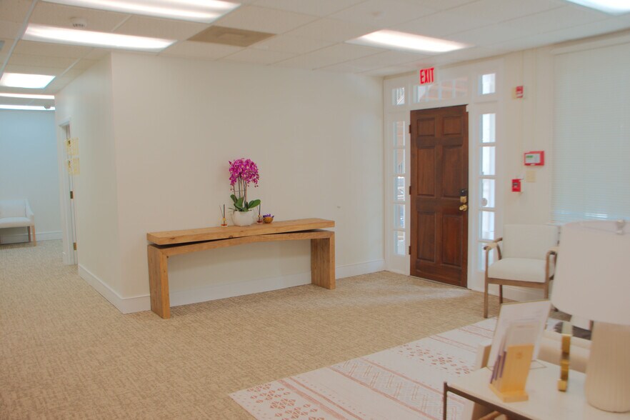 660 E Jefferson St, Tallahassee, FL à louer - Hall d’entrée – Image 3 sur 9