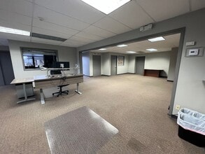 1375 S Eastwood Dr, Woodstock, IL à vendre Photo intérieure– Image 2 sur 15