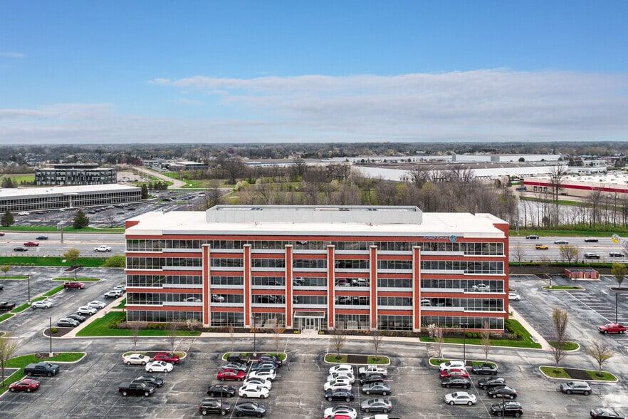 10194 Crosspoint Blvd, Fishers, IN à louer - Photo de l’immeuble – Image 2 sur 5