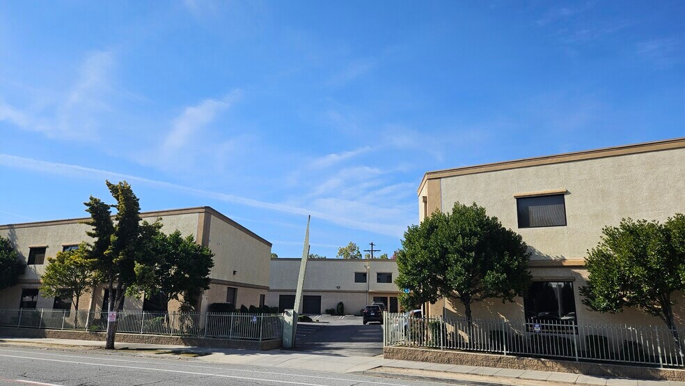 145 N Sierra Madre Blvd, Pasadena, CA à louer - Photo de l’immeuble – Image 2 sur 3