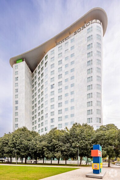 Avinguda de les Corts Valencianes, 58, València, Valencia à louer - Photo de l’immeuble – Image 3 sur 5