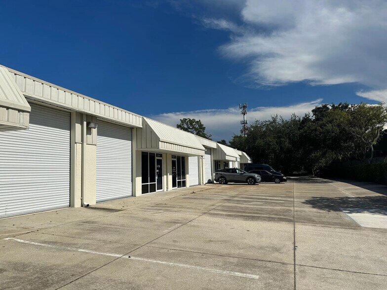 933 Beville Rd, Daytona Beach, FL à louer - Photo de l’immeuble – Image 1 sur 7