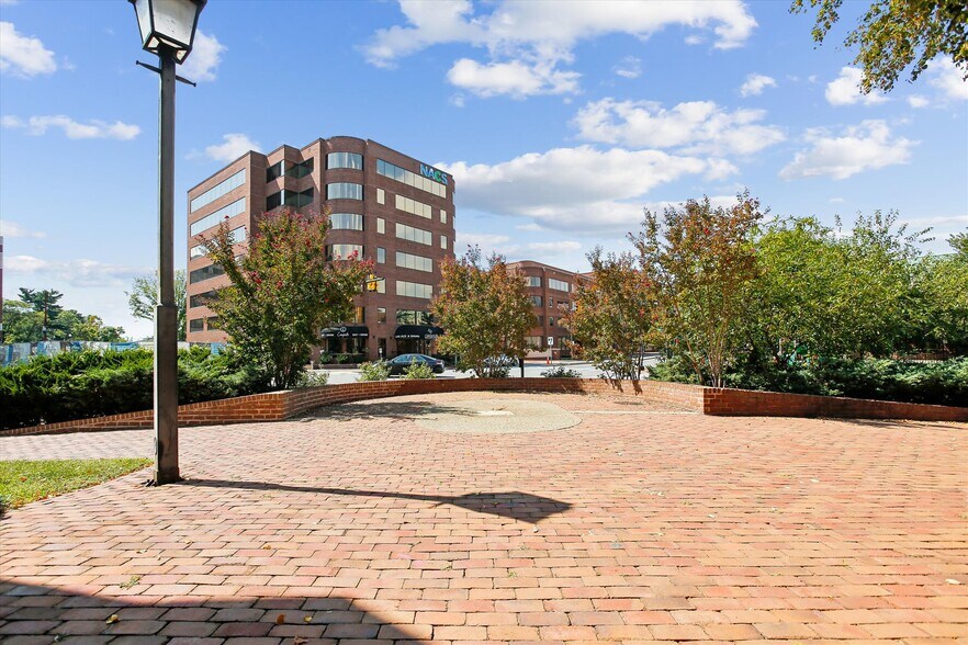 1501 Duke St, Alexandria, VA à louer - Photo de l’immeuble – Image 3 sur 77