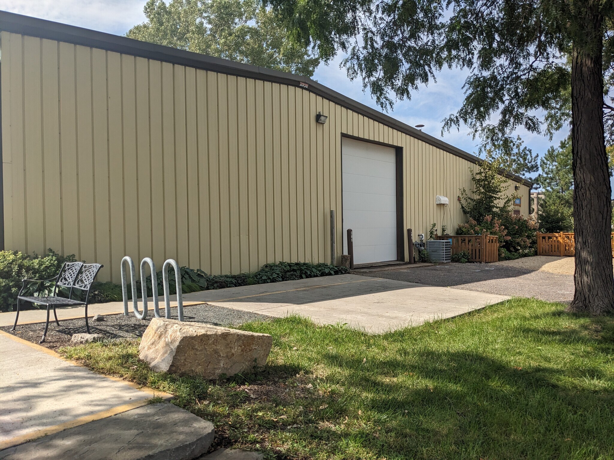 412 NE Harding St, Minneapolis, MN à louer Photo principale– Image 1 sur 3