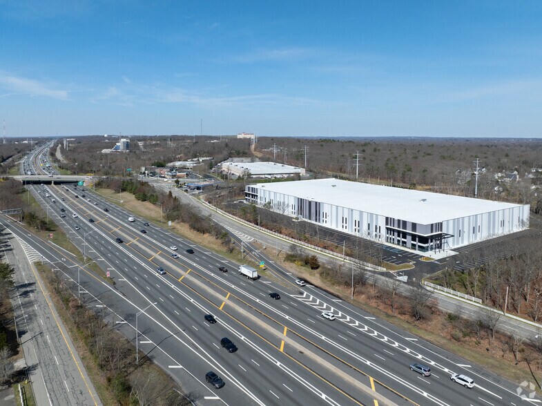 Old Nichols Commerce Ctr, Islandia, NY à louer - Aérien – Image 3 sur 16
