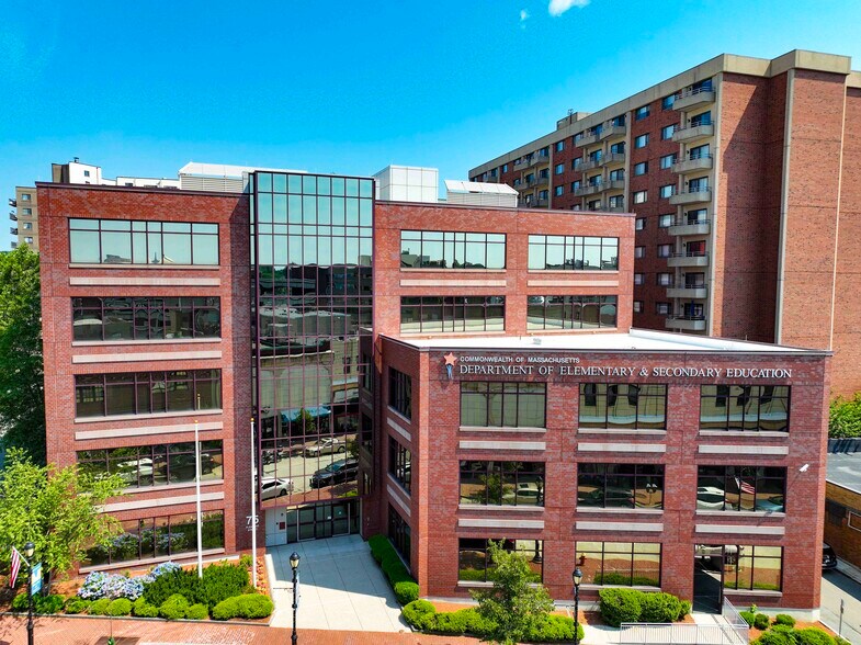 75 Pleasant St, Malden, MA à louer - Photo de l’immeuble – Image 1 sur 4