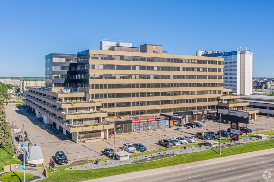 4445 Calgary Trl, Edmonton, AB à louer - Photo de l’immeuble – Image 1 sur 5
